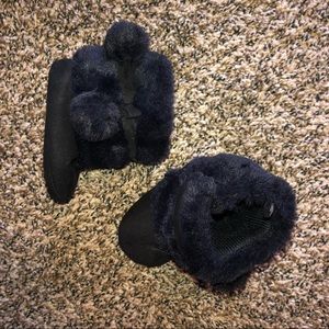 Black furry winter boots